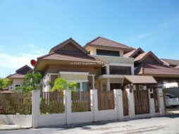 3 Beds House For Sale In East Pattaya-Sirisa 16 Village