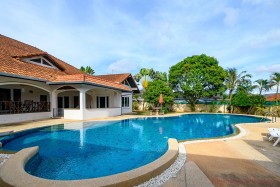 4 Beds House For Sale In East Pattaya-Not In A Village
