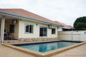 3 Beds House For Sale In East Pattaya-Pattaya Tropical