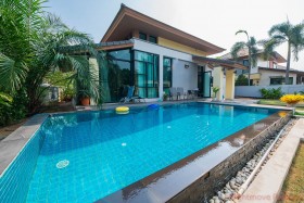 3 Beds House For Rent In East Pattaya-The Village Horseshoe Point