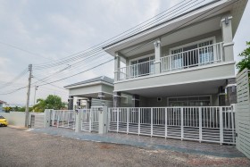3 Beds House For Sale In East Pattaya-Lakeside Court 1