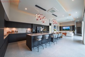 4 ห้องนอน บ้าน สำหรับขาย ใน พัทยาตะวันออก - Whispering Palms