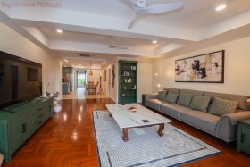 3 ห้องนอน คอนโด สำหรับขาย ใน จอมเทียน - Grand Condotel