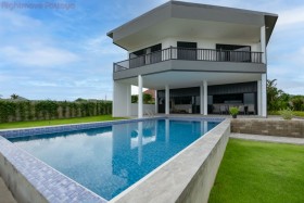 5 ห้องนอน บ้าน สำหรับขาย ใน บางเสร่ - Bayview Residence