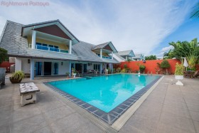 4 ห้องนอน บ้าน สำหรับขาย ใน พัทยาตะวันออก - Not In A Village