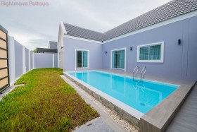 4 ห้องนอน บ้าน สำหรับขาย ใน พัทยาตะวันออก - Richendless Pool Villa