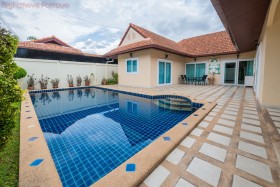 4 ห้องนอน บ้าน สำหรับขาย ใน พัทยาตะวันออก - Not In A Village