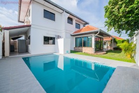 4 ห้องนอน บ้าน สำหรับขาย ใน พัทยาตะวันออก - Royal View Village