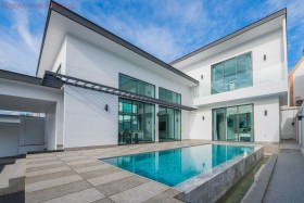 3 ห้องนอน บ้าน สำหรับขาย ใน พัทยาตะวันออก - Layan Residence Pattaya