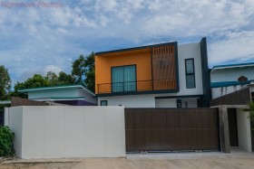 5 ห้องนอน บ้าน สำหรับขาย ใน พัทยาตะวันออก - Not In A Village