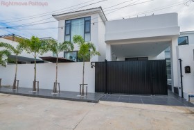 4 ห้องนอน บ้าน สำหรับขาย ใน จอมเทียน - Jomtien Condotel