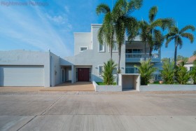 5 Beds House For Rent In East Pattaya-Santa Maria