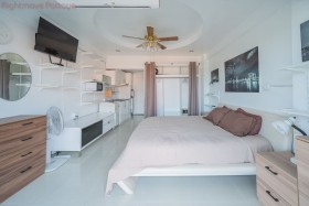 Studio Condo For Sale In Pratumnak-Sombat Condo View