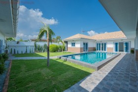 5 Beds House For Sale In Phoenix-Not In A Village